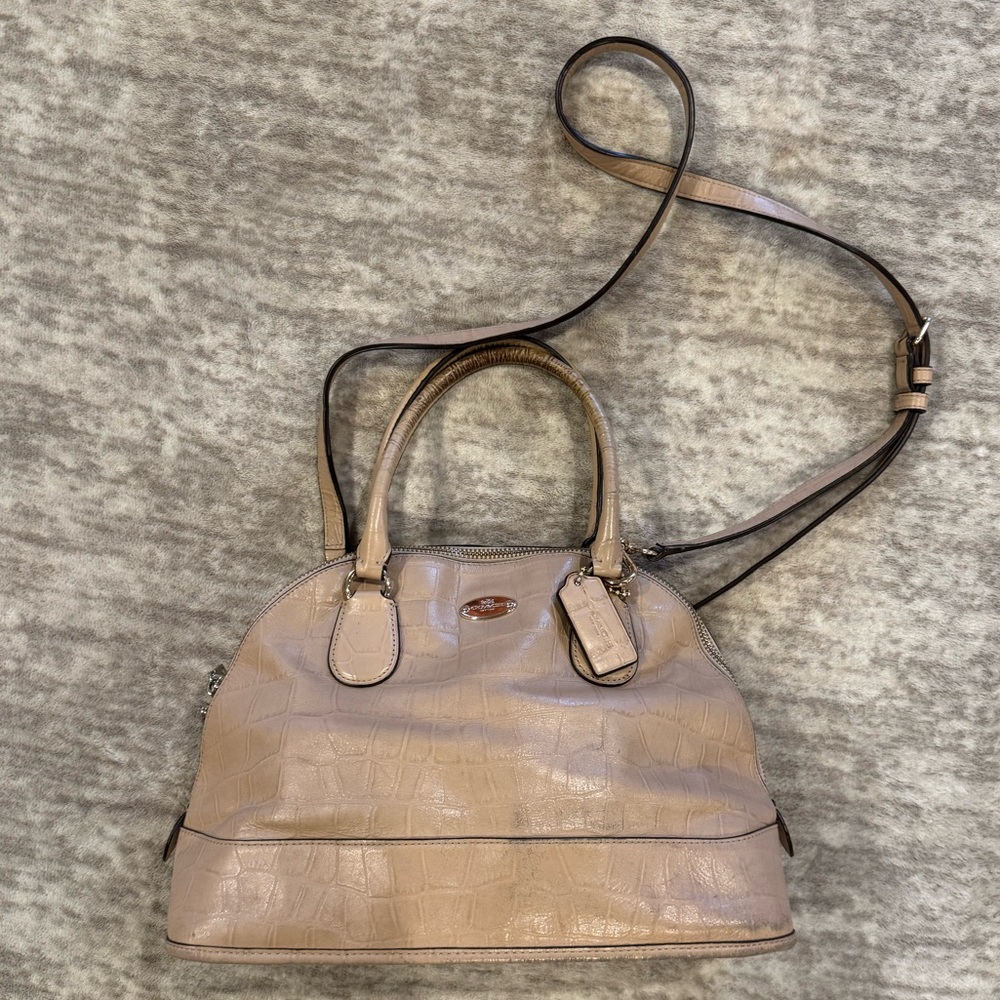 Leather exterior, Beige/tan COACH purse with removable strap.
